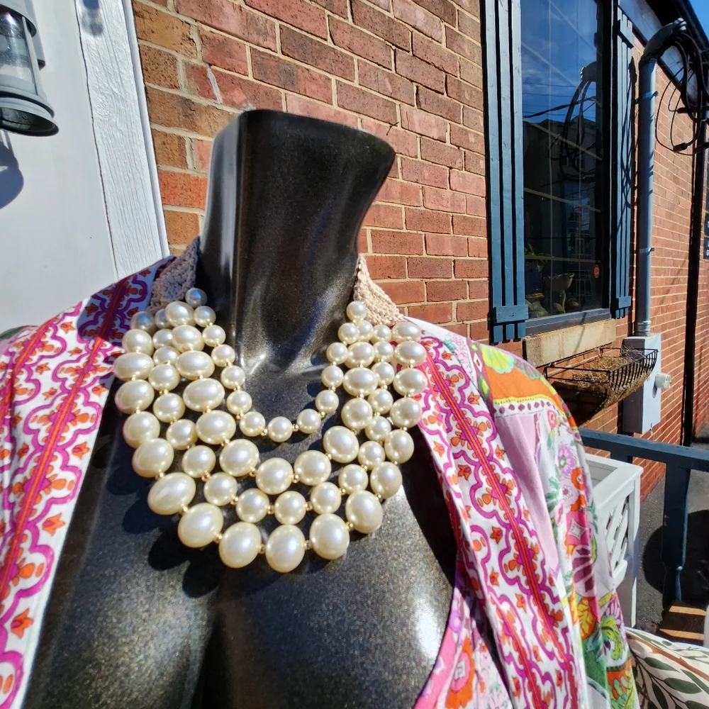 🦪Beige Pearlized Beaded Necklace & Earring Set - Picture 8 of 16